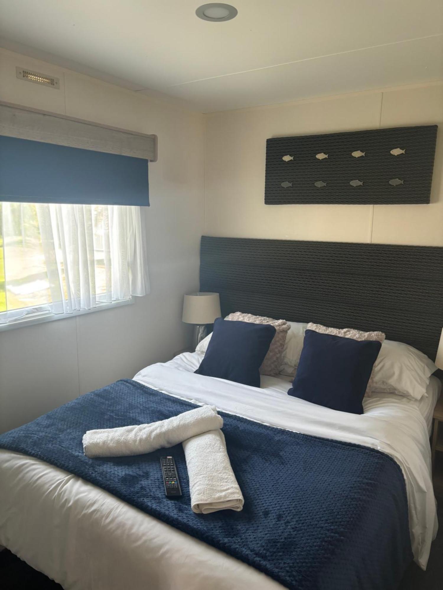 Hotel The Wardens Hideaway - Tattershall Lakes Country Park Esterno foto